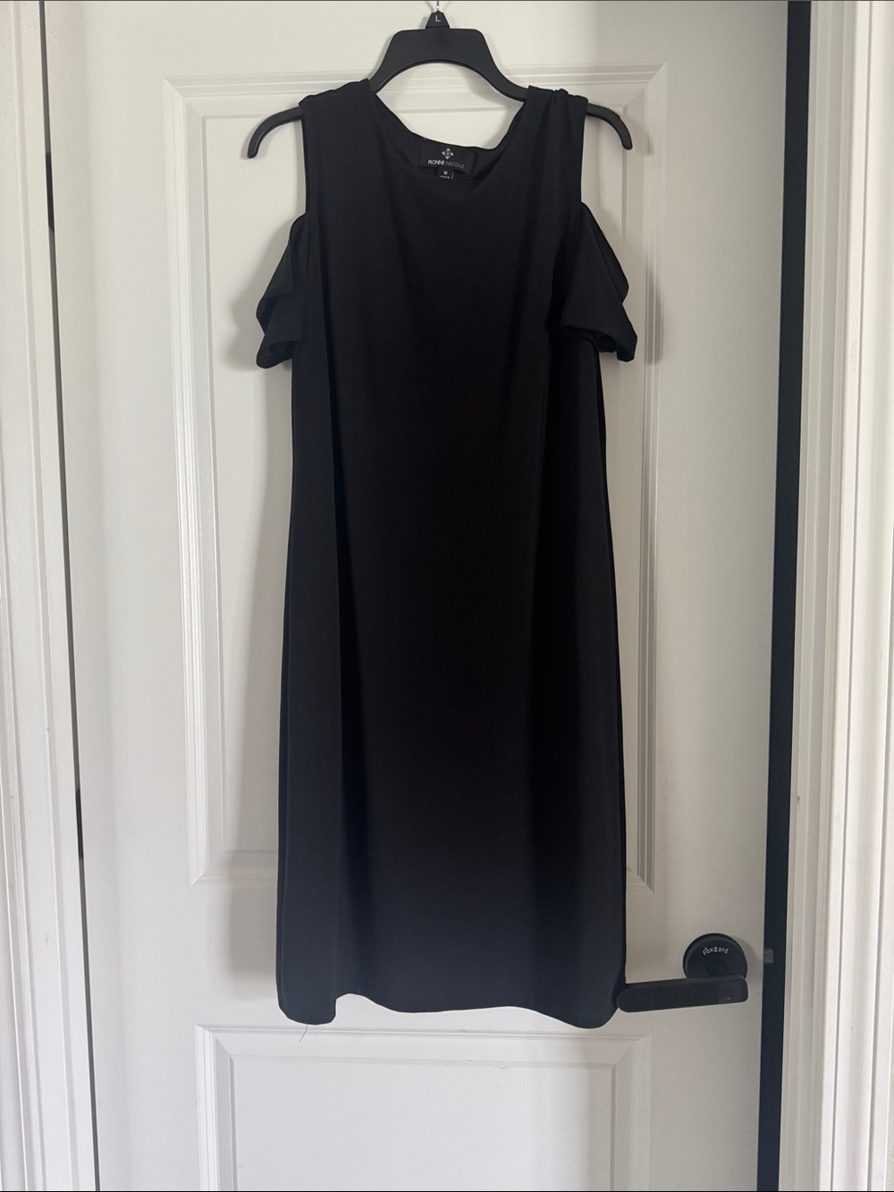 Ronni Nicole Black Cold-Shoulder Midi Shift Dress (906)
